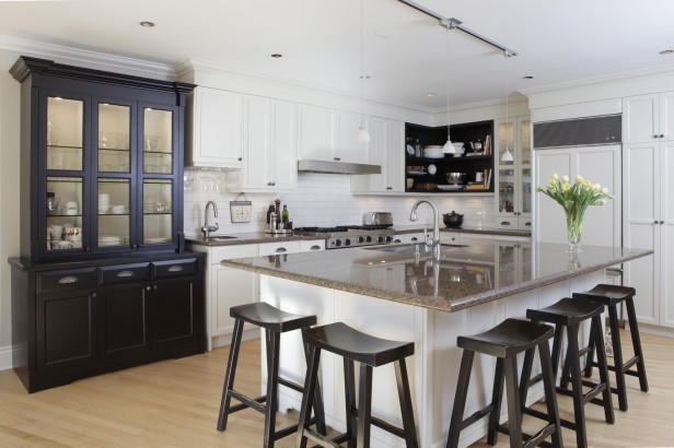 white Kitchen cabinets after makeover