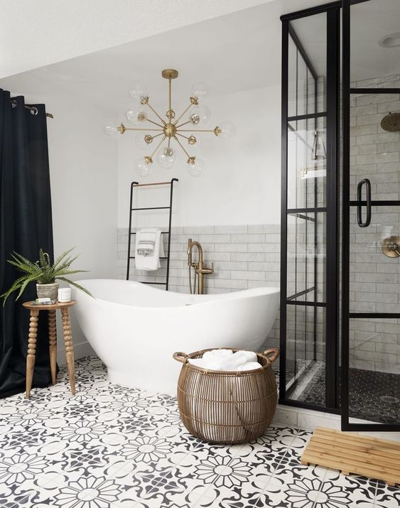 black and white bathroom for staging