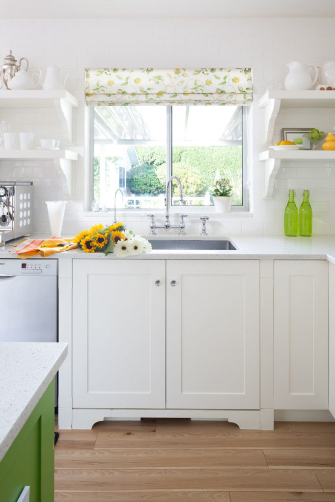 Classic White Kitchen | Decorating with Colour | Kitchen Island Design | Kitchen Sink