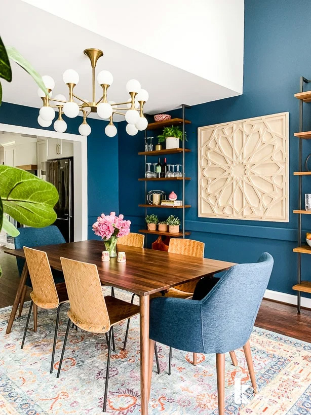 How To Mix Dining Chairs And Tables, Do Bar Stools Have To Match Dining Chairs And Table Sets