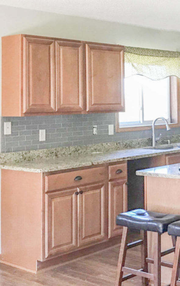 beige and gray backsplash