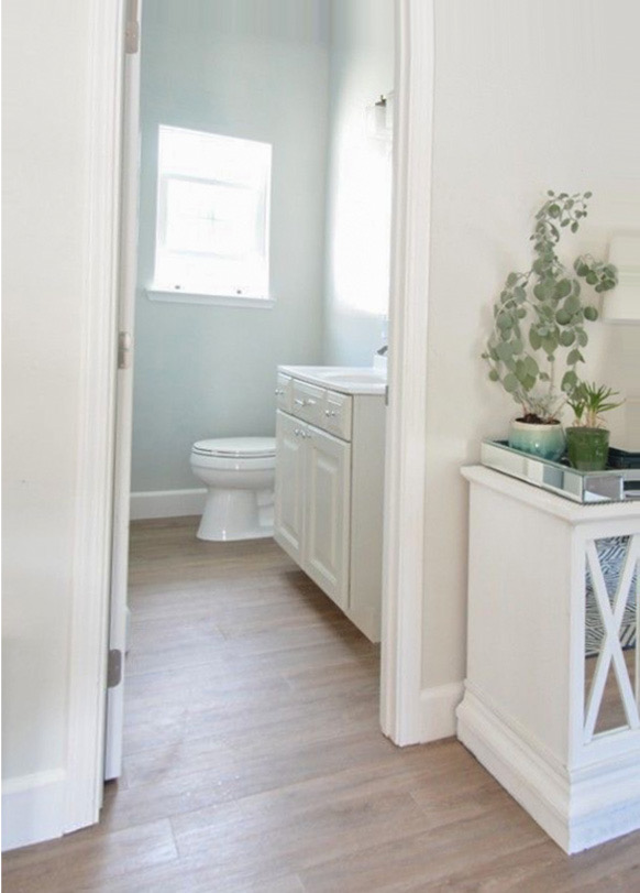 DOs and DON'Ts for Installing Vinyl Plank Floors in the Bathroom - Advice  for Homeowners