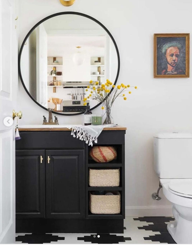 black and white bathroom