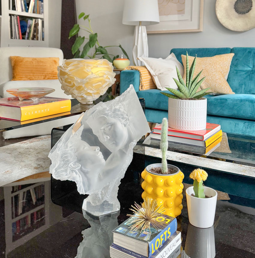 Yellow and turquoise room