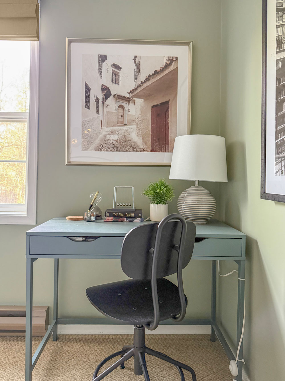teen bedroom desk