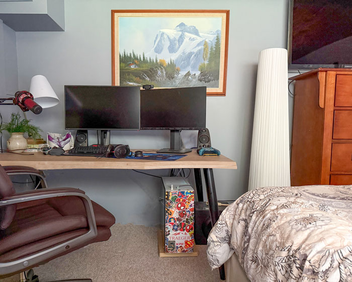 Teen gaming station desk